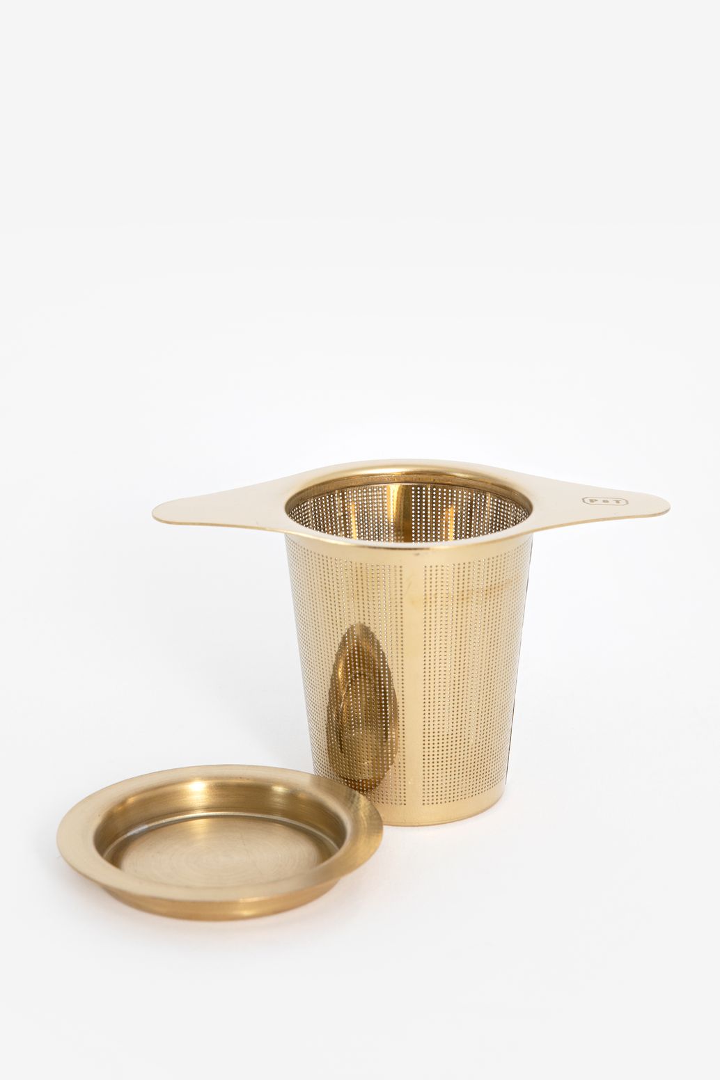 Goldfarbenes Teesieb