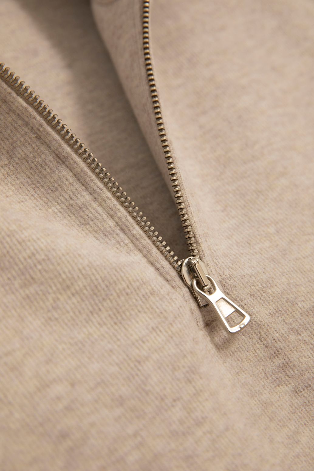 Beige sweater met rits