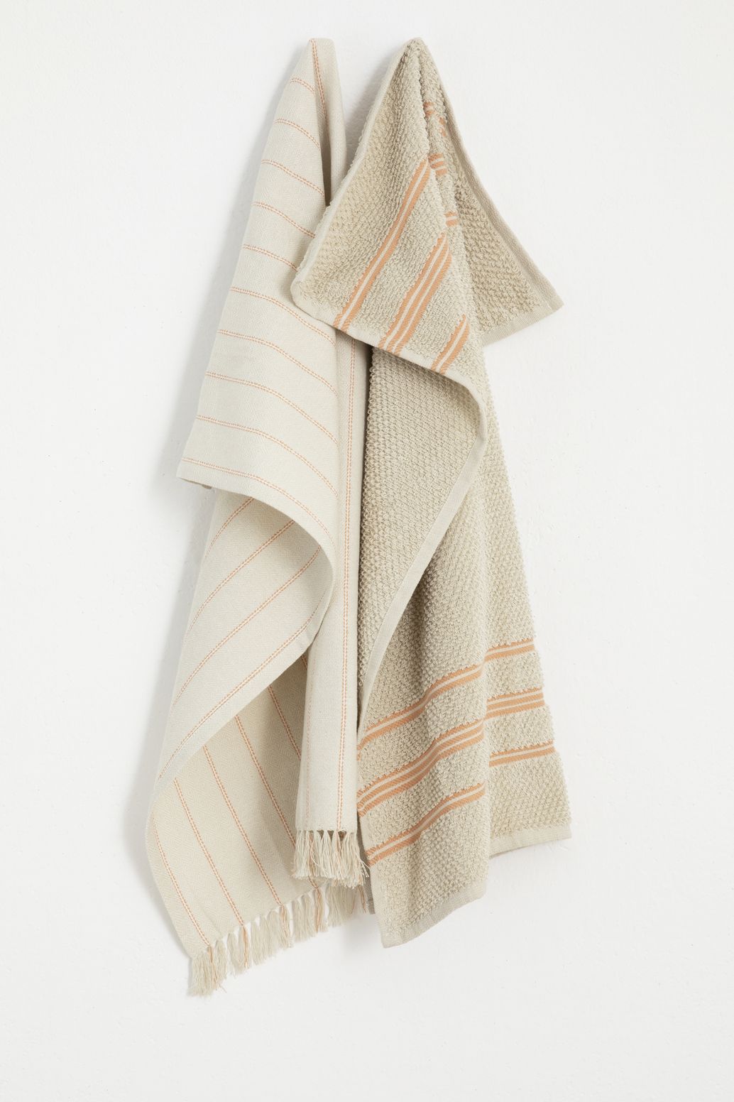 Beige gestreepte handdoek en theedoek terry