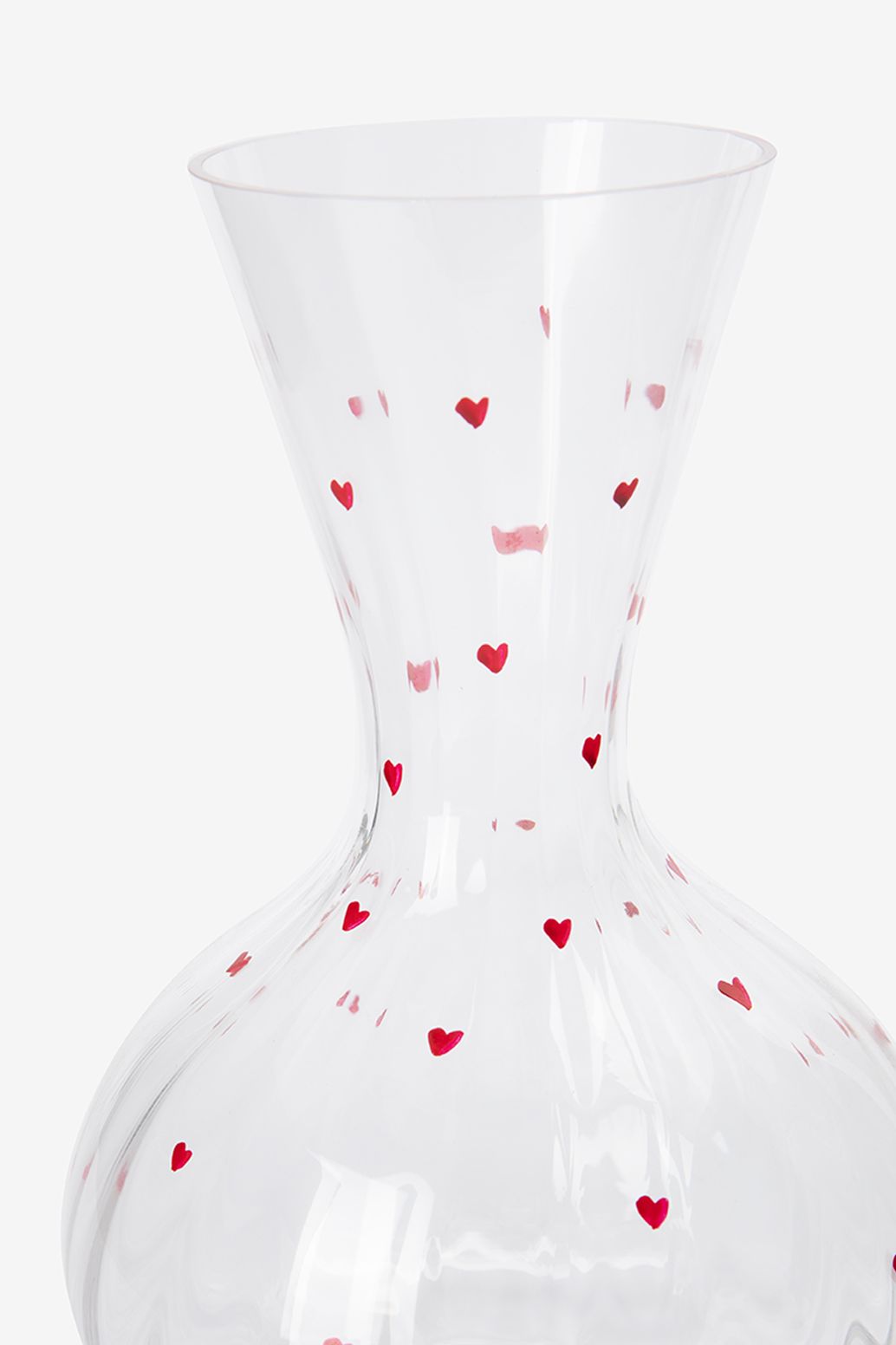Carafe en verre avec petits cœurs