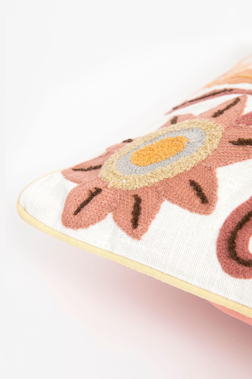 Coussin avec fleurs brodées - multicolore