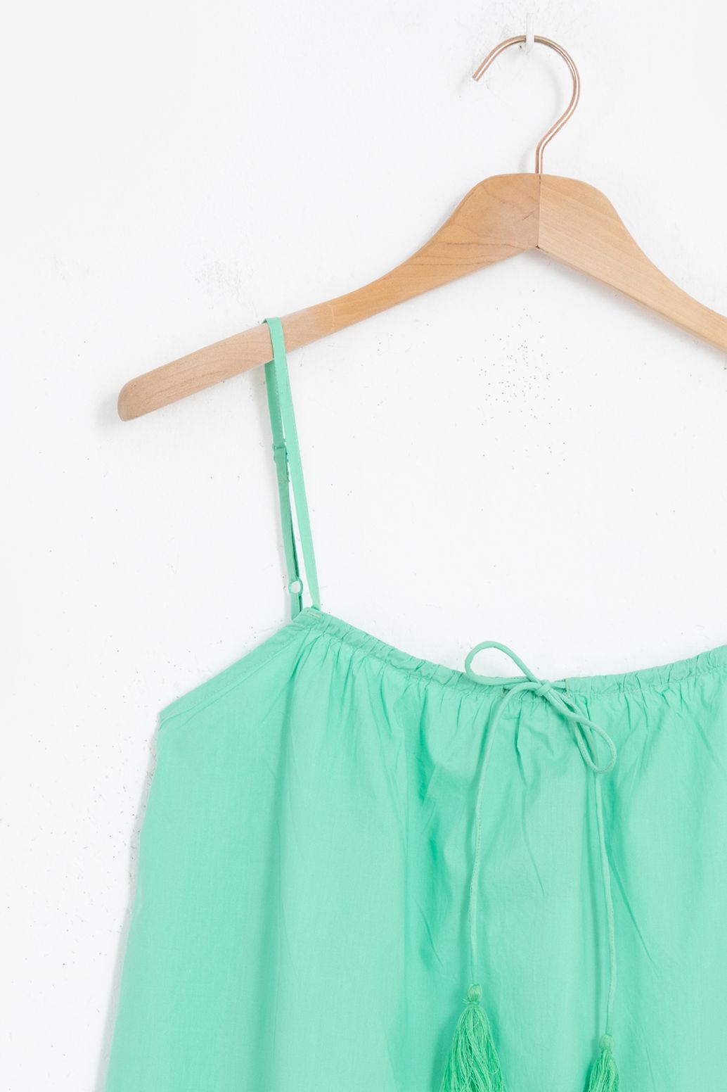 Lichtgroene top met kwastje