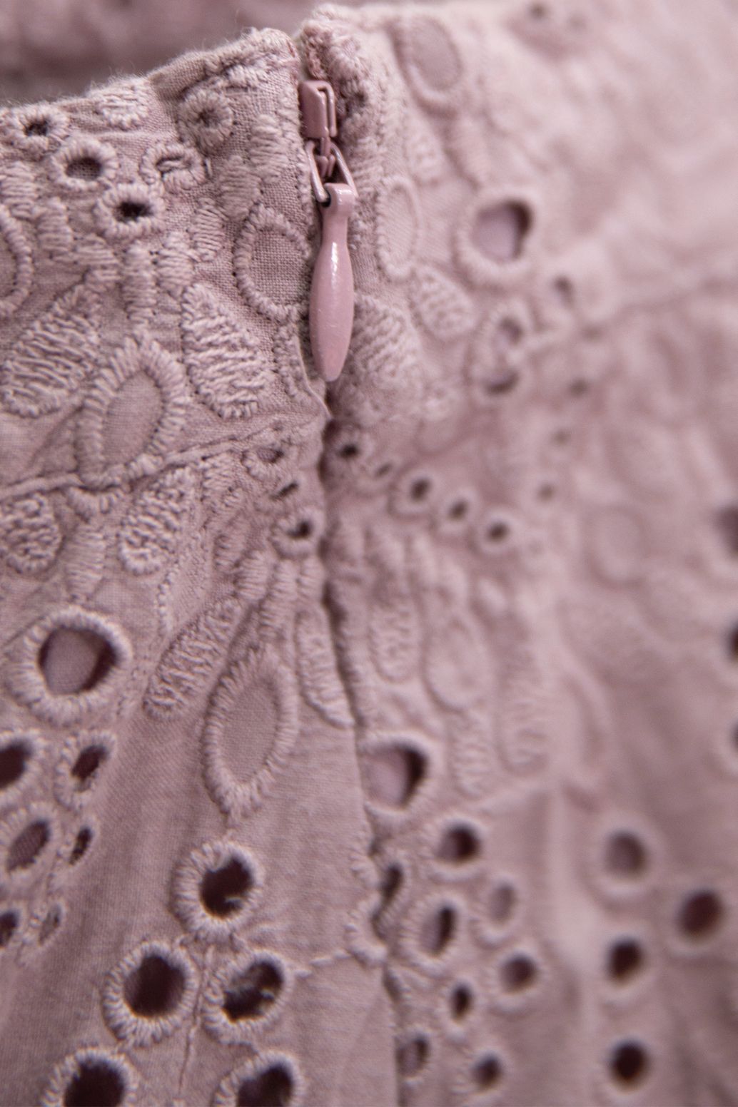 Paarse ruffle rok met broderie anglaise