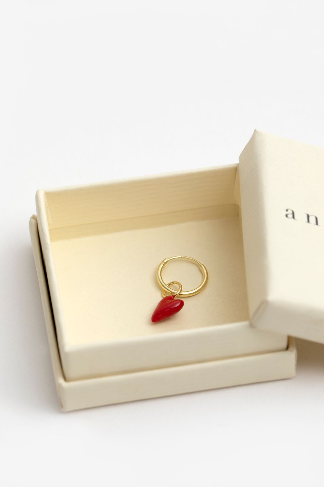 Anna+Nina gold plated single heart beat oorbel