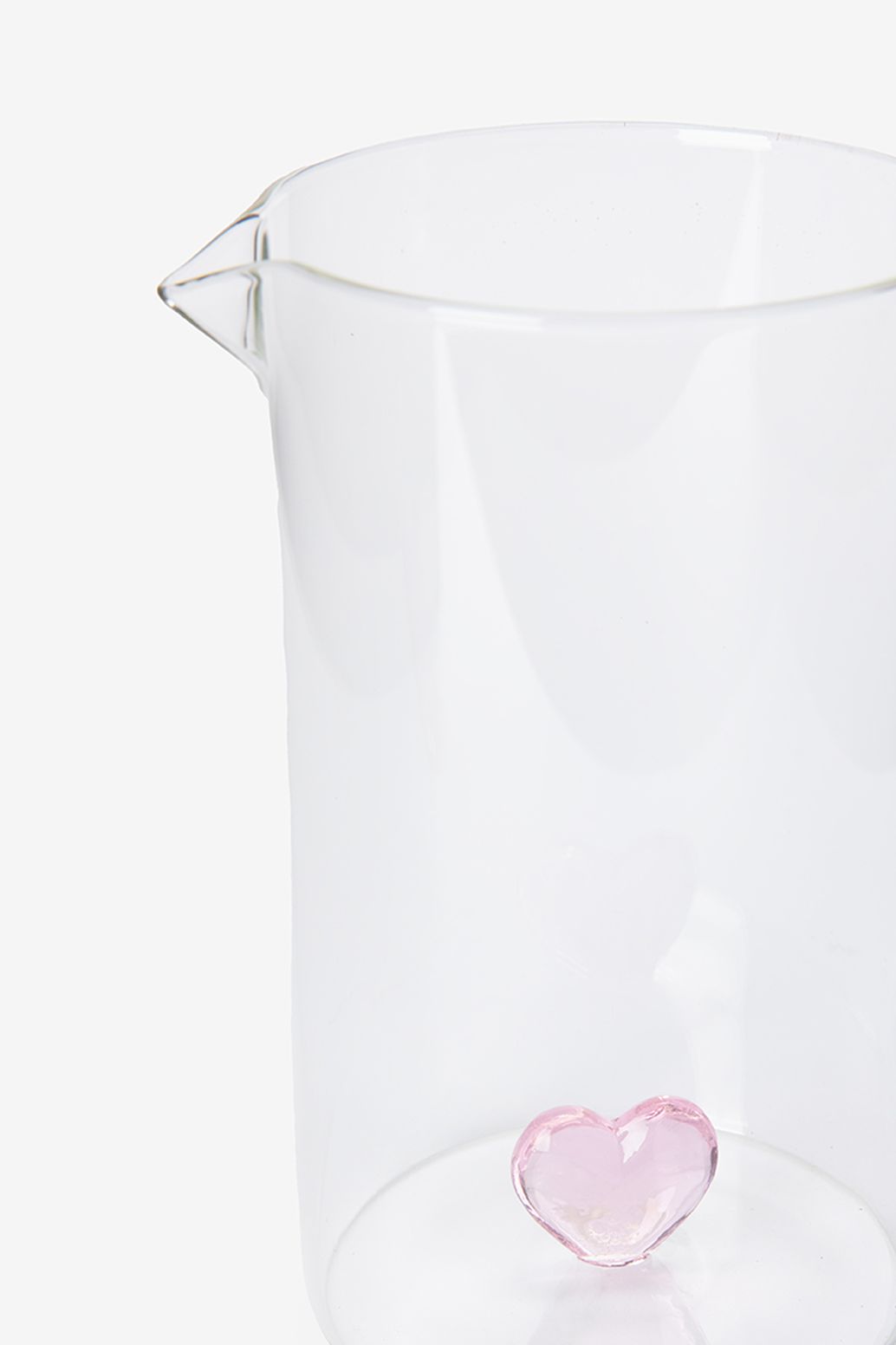 Glazen karaf met roze hartje aan de binnenkant