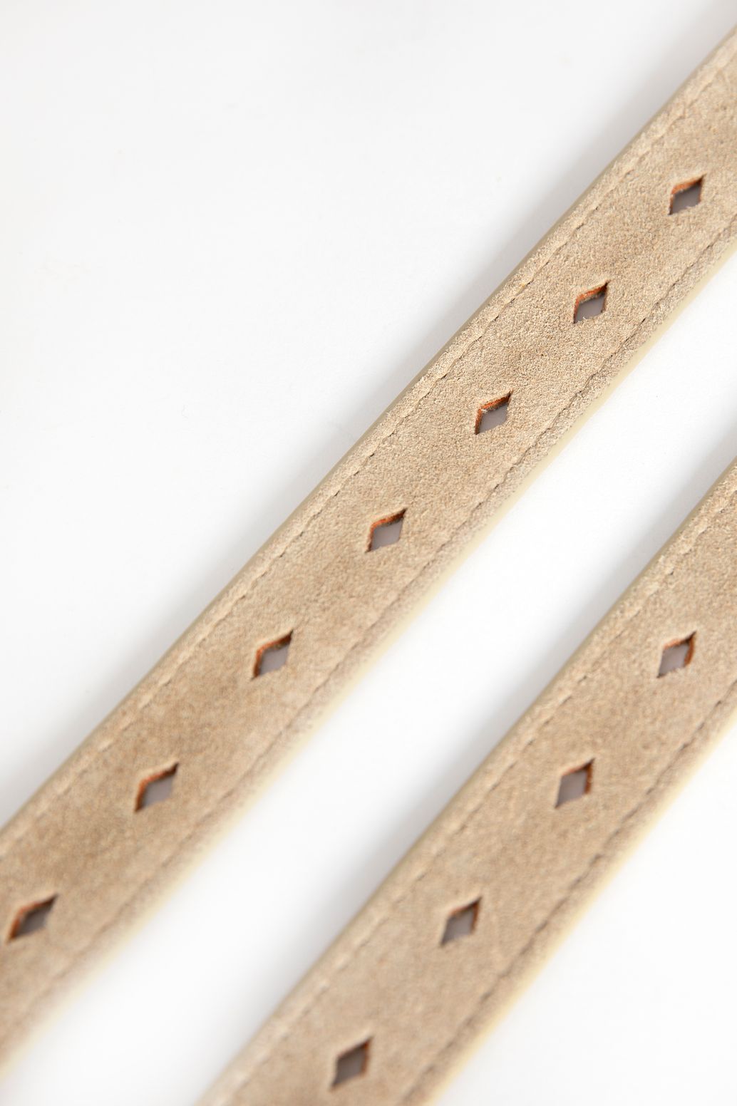 Veloursleder-Gürtel mit goldfarbener Schnalle - beige