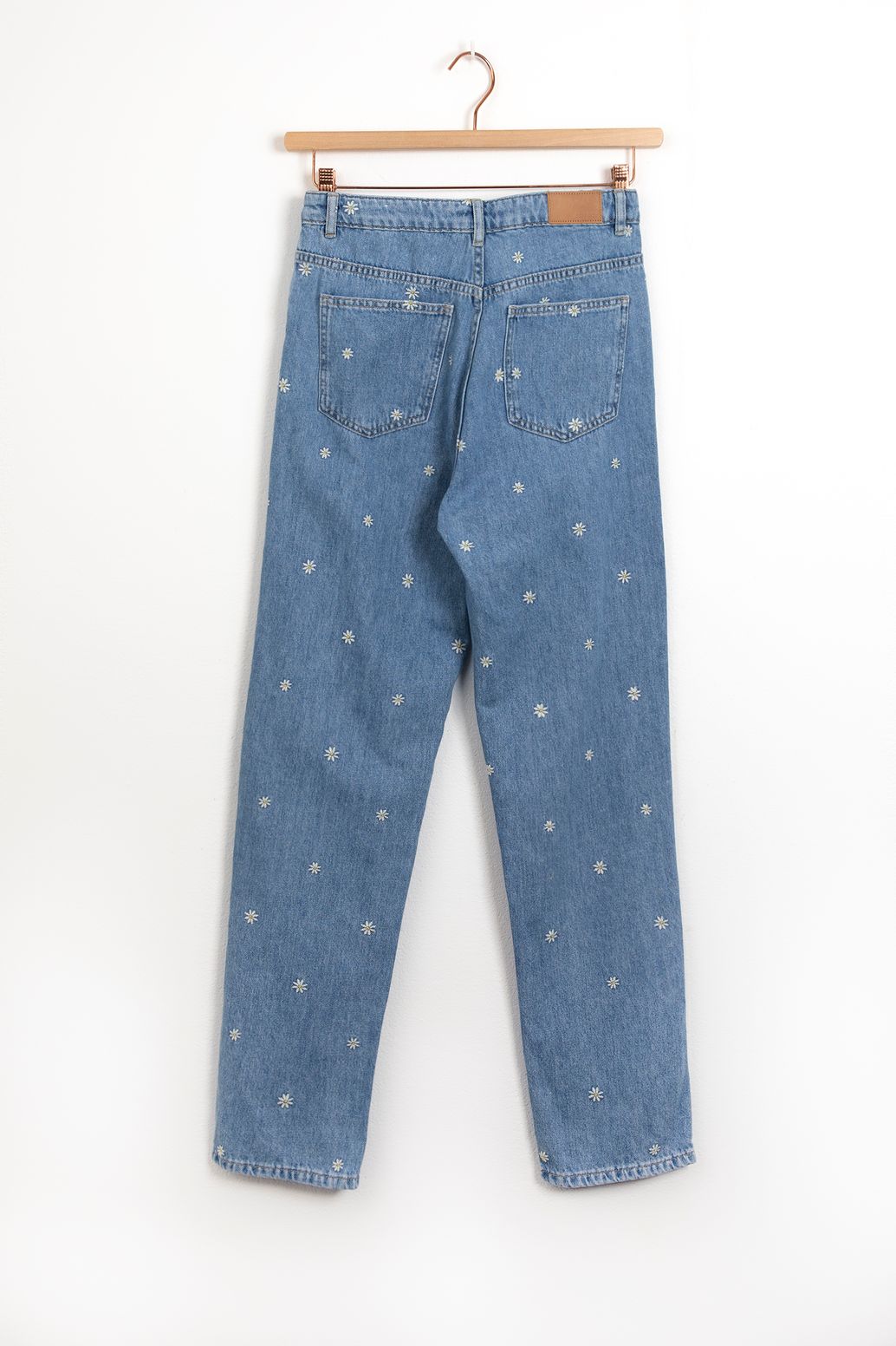 Belem Jean girlfriend avec marguerites brodées - bleu