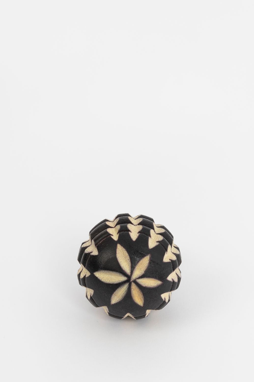 Bouton de porte en bois sculpté - noir