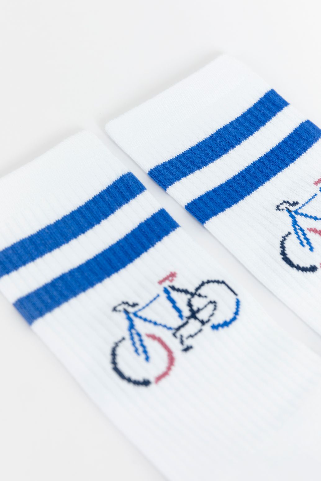 Sportsocken mit blauen Streifen und Fahrrad-Print - weiß