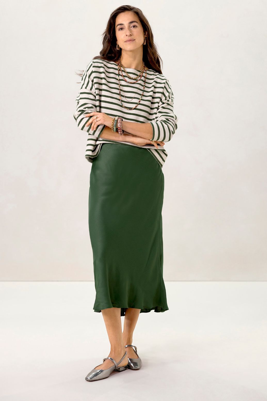 Jupe mi-longue en satin - vert foncé