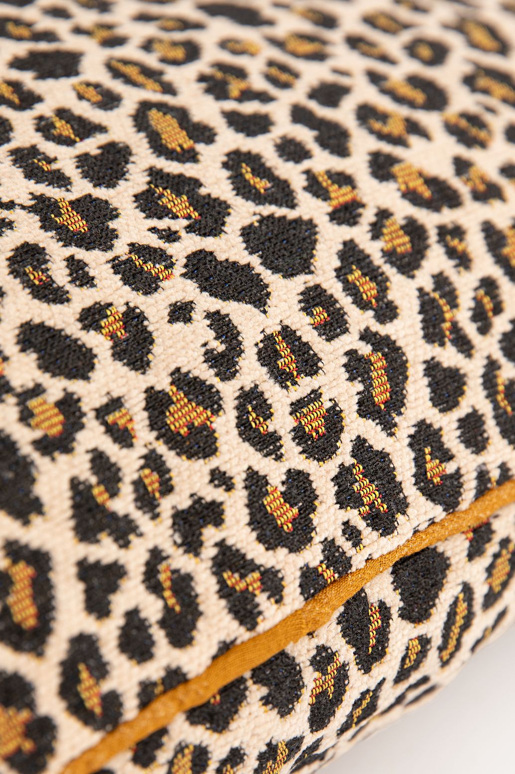 Coussin jacquard avec imprimé léopard - marron