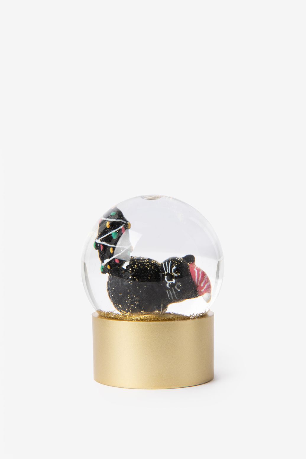 Sneeuwbol met verstrengelde kitten