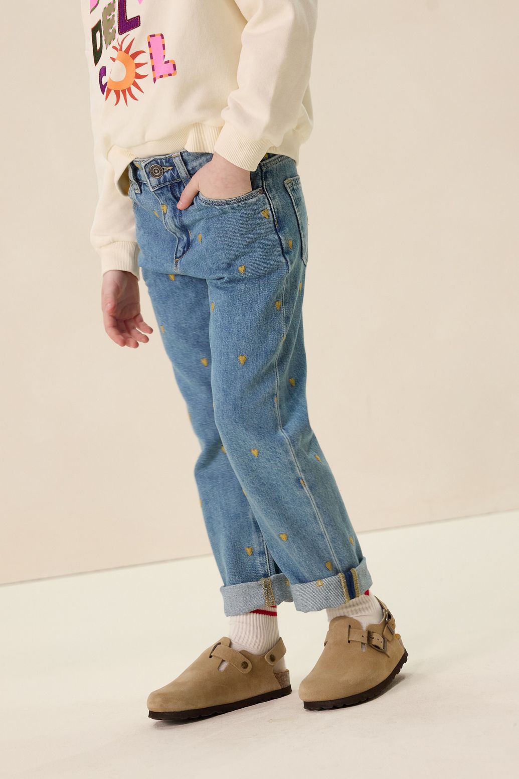 Tapered Jeans mit Herzstickerei - blau