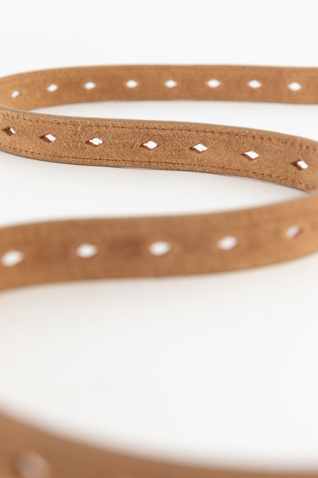 Bruine suède riem met goudkleurige gesp