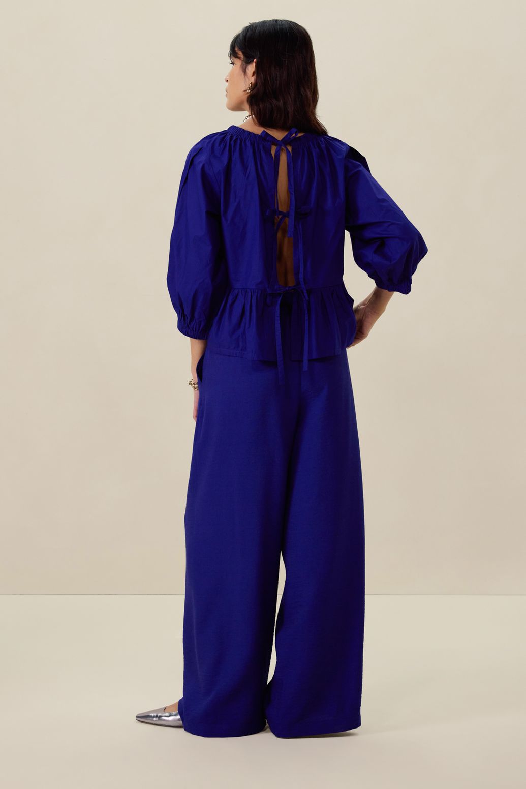 Donkerblauwe top met ruffle