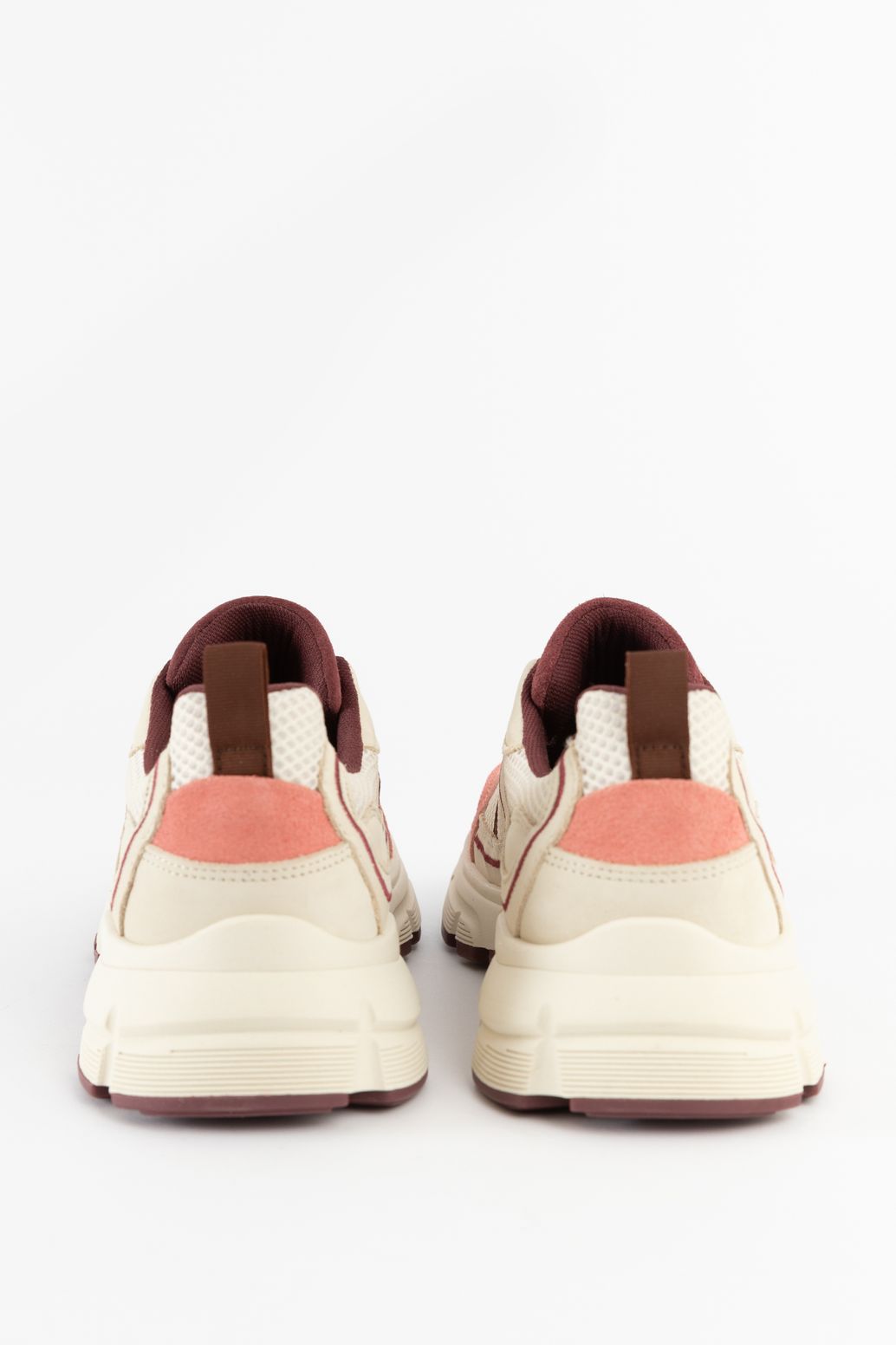 Baskets avec des détails bordeaux rouge - rose