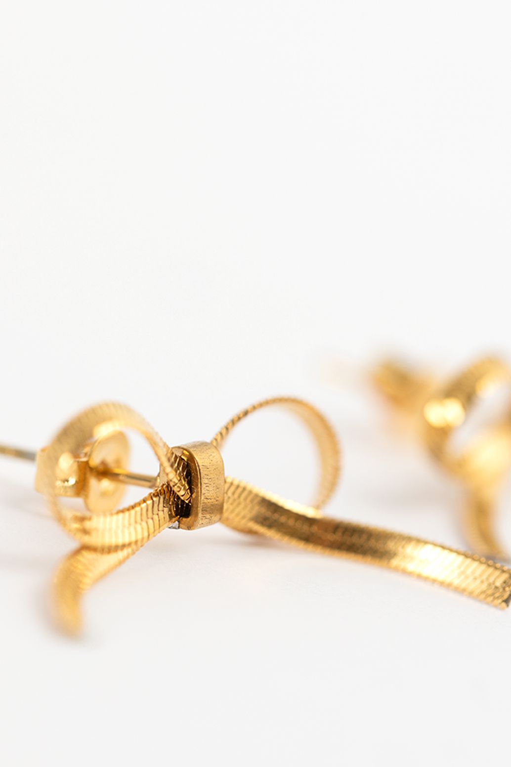 Boucles d’oreille à clous avec nœuds - plaqué or