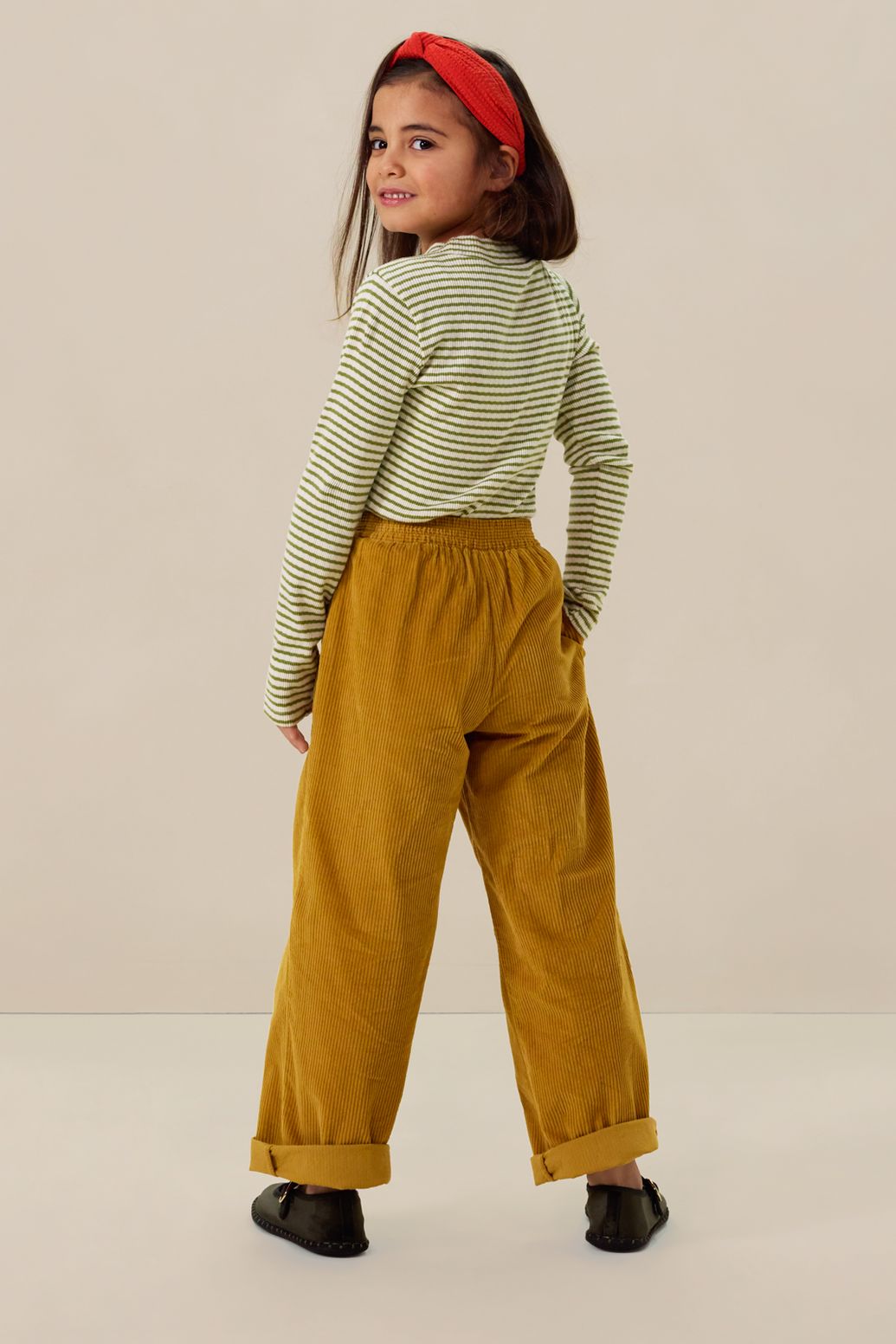 Pantalon jambes larges en velours côtelé - jaune foncé