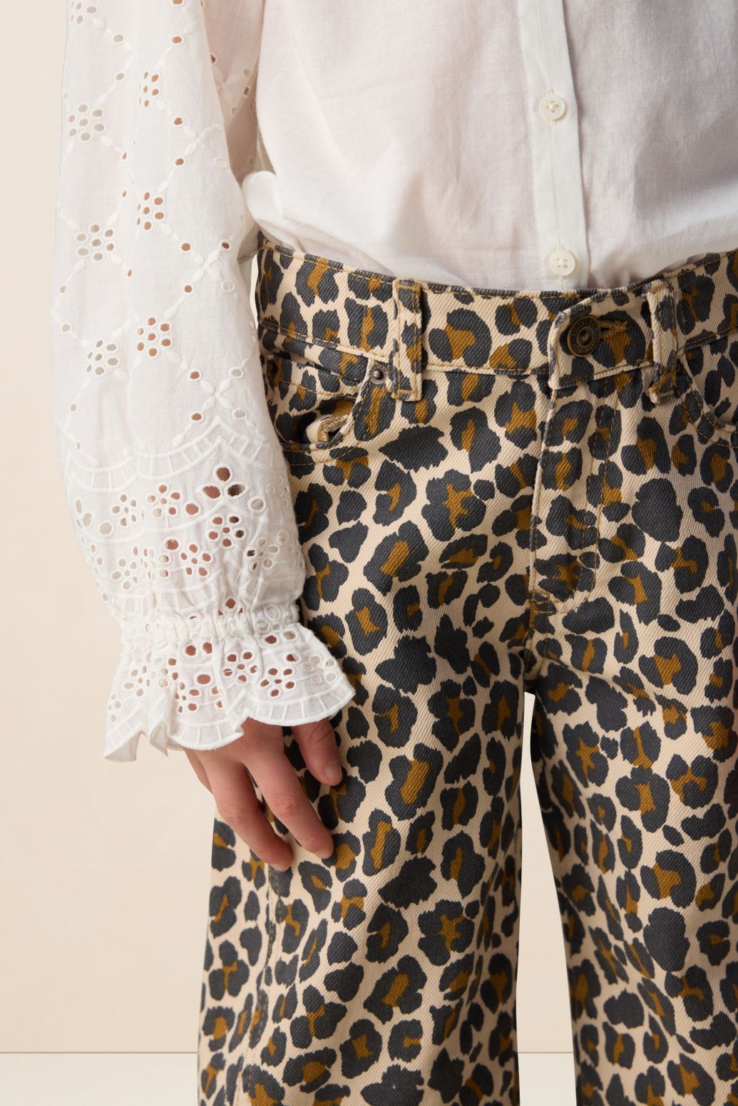 Jeans mit geradem Schnitt und Leoprint - braun