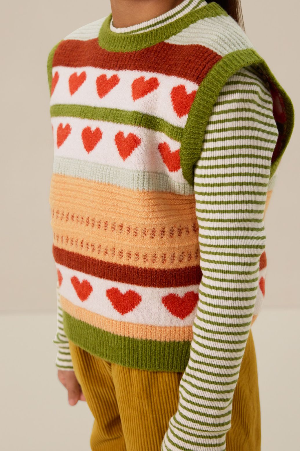Pullunder mit Jacquard-Herzmuster - mehrfarbig