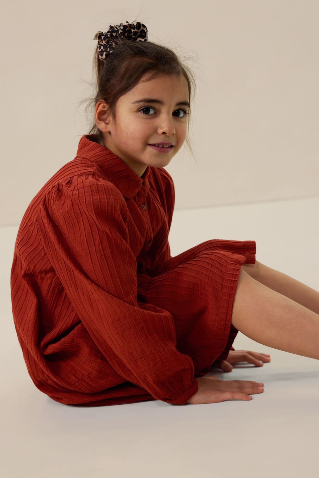 Robe à volants - marron-rouge