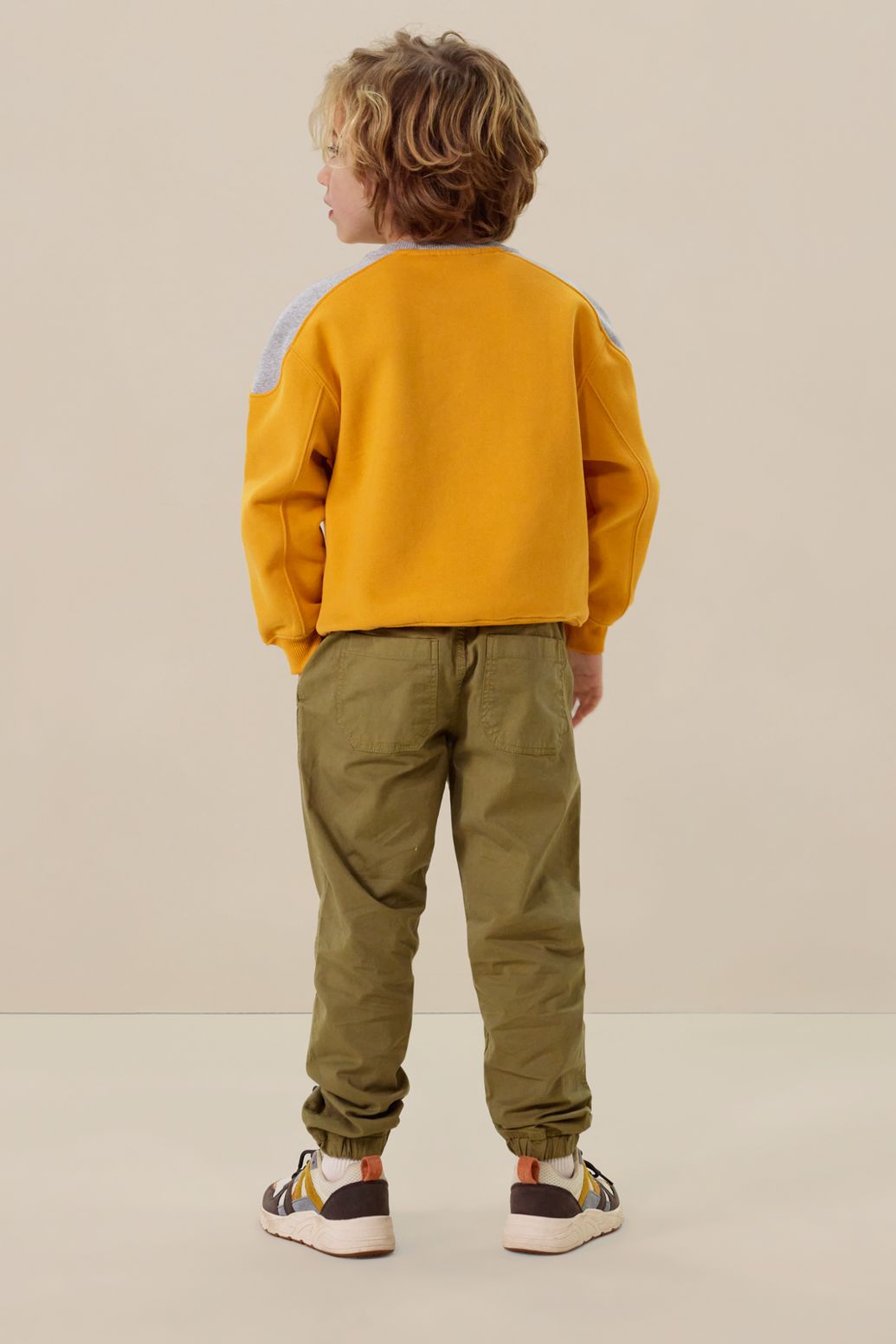 Gele colourblock sweater met artwork