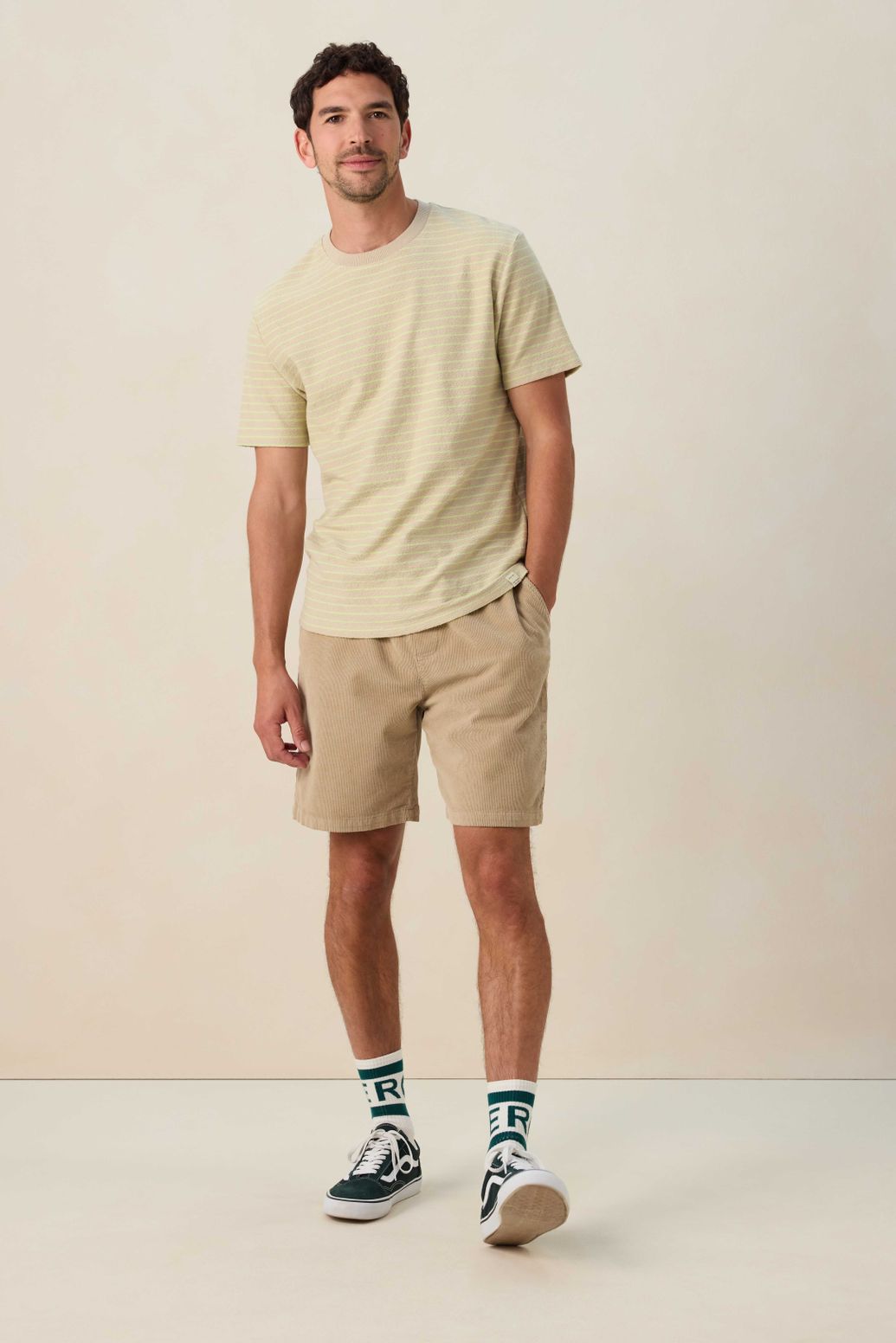 Beige t-shirt met strepen
