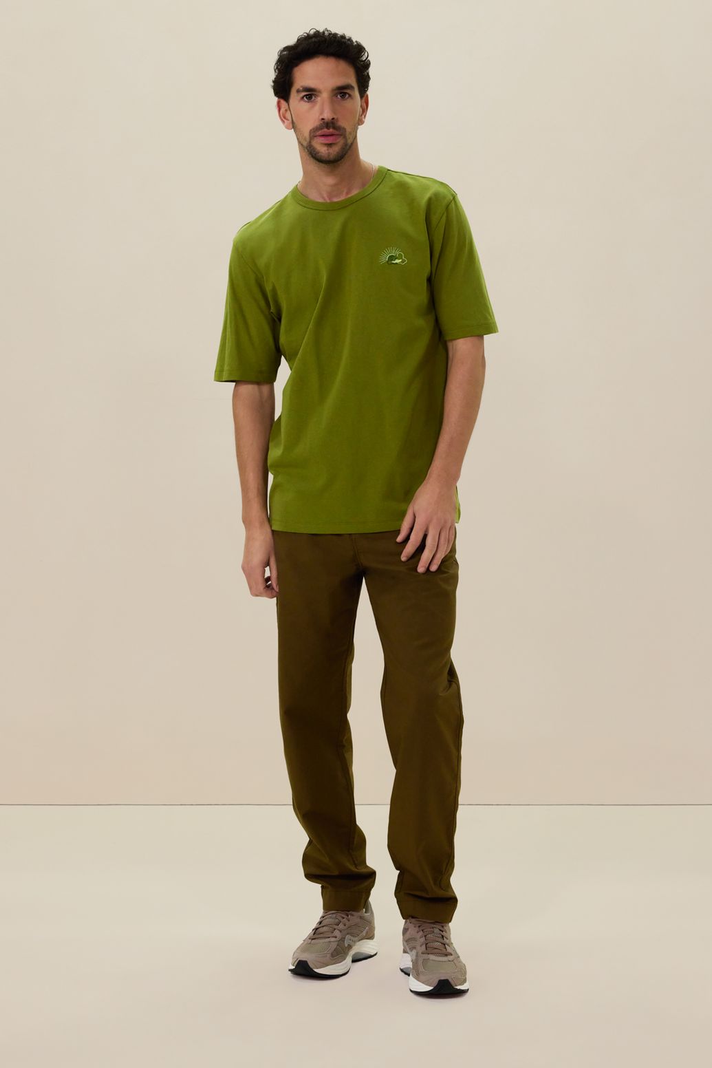 T-Shirt mit Stickerei - grün