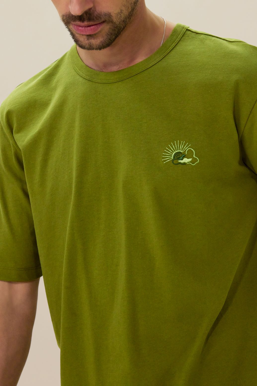 T-Shirt mit Stickerei - grün