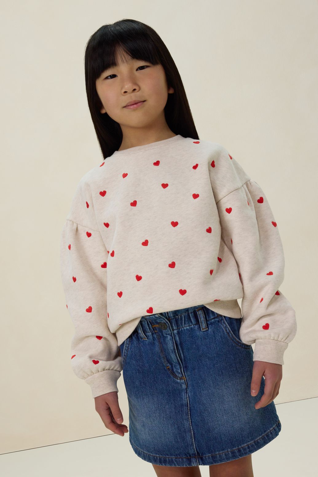 Sweater mit Herzstickerei - beige