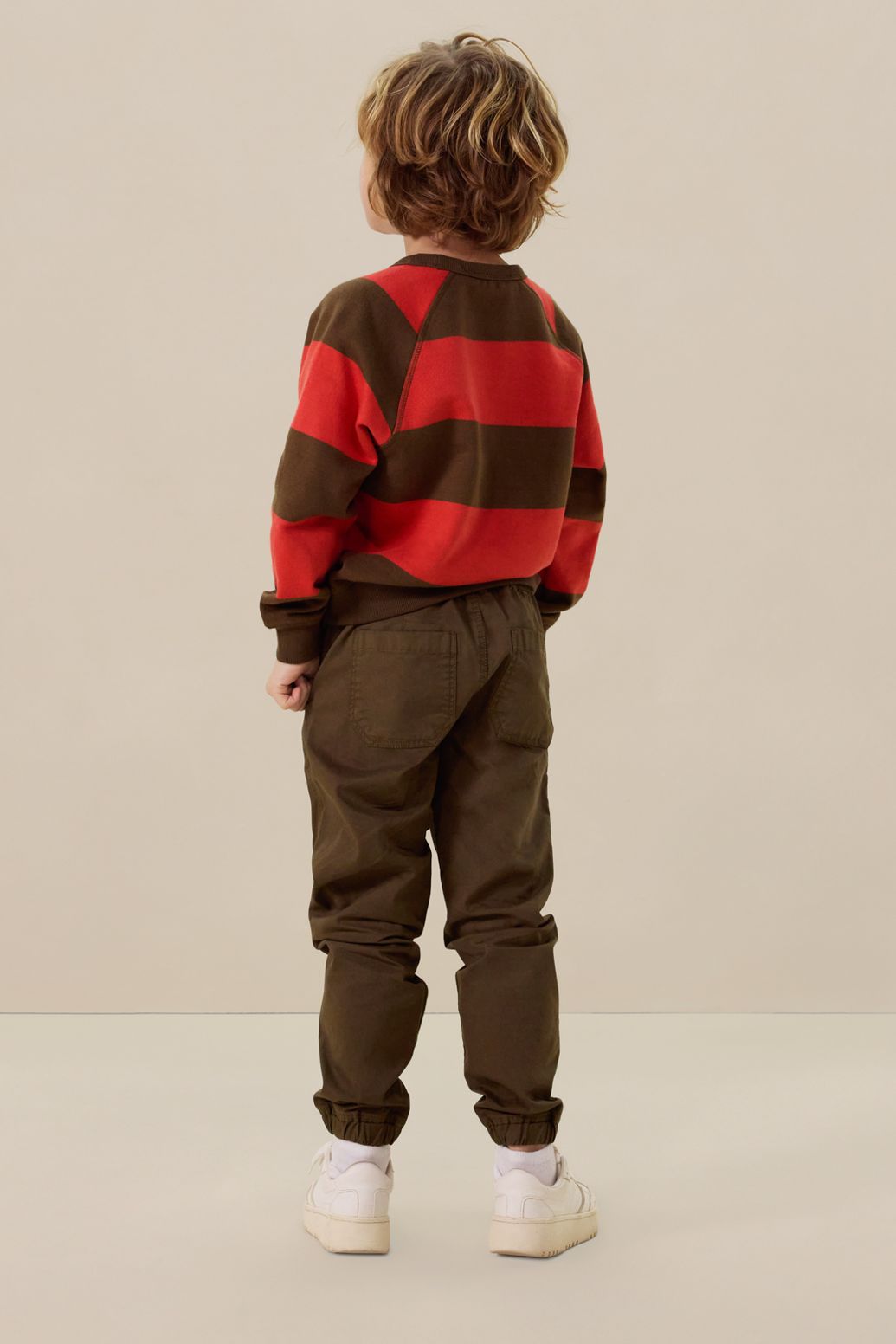 Denim-Jogger mit Kordelzug - dunkelbraun