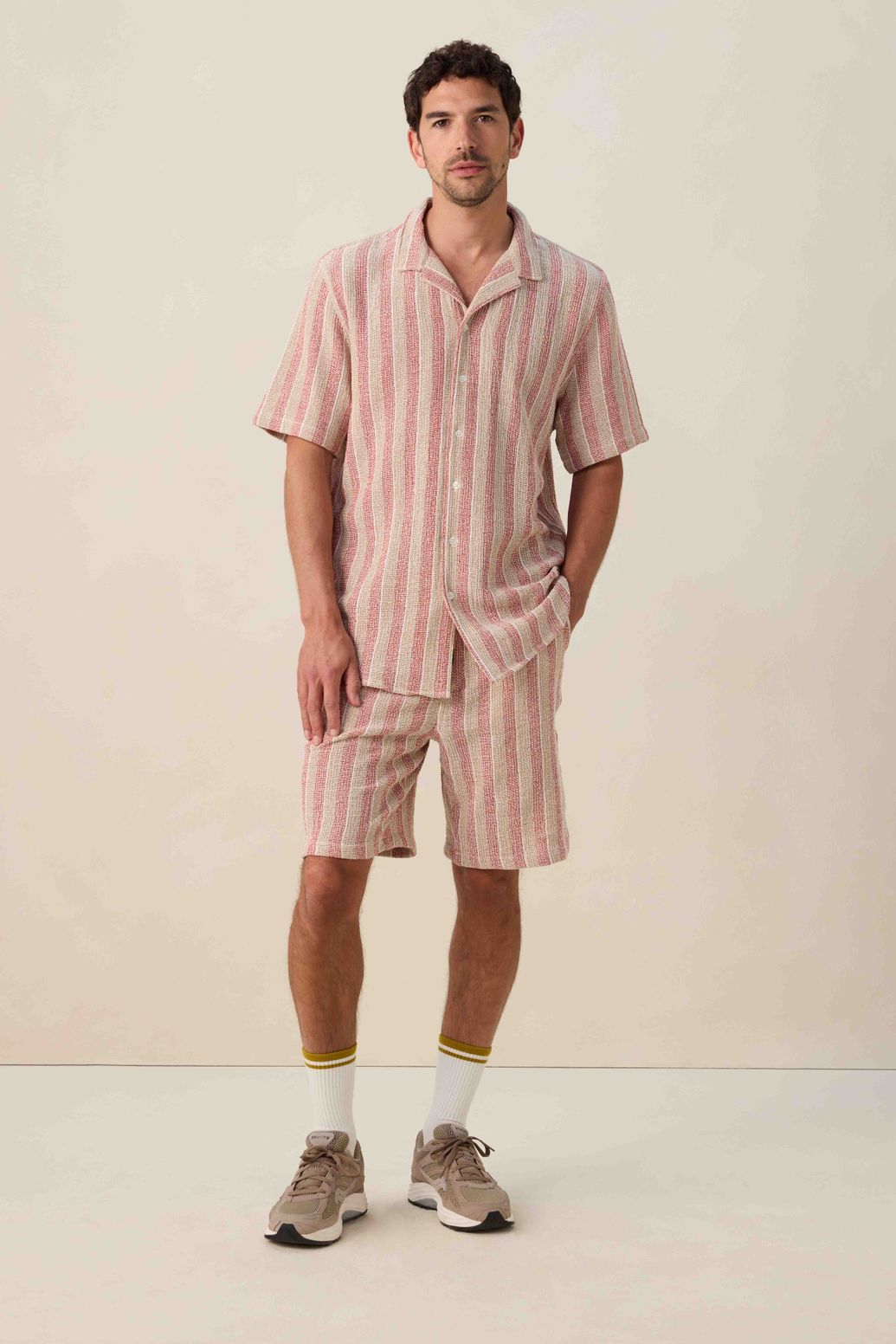 Donkerrode short met strepen