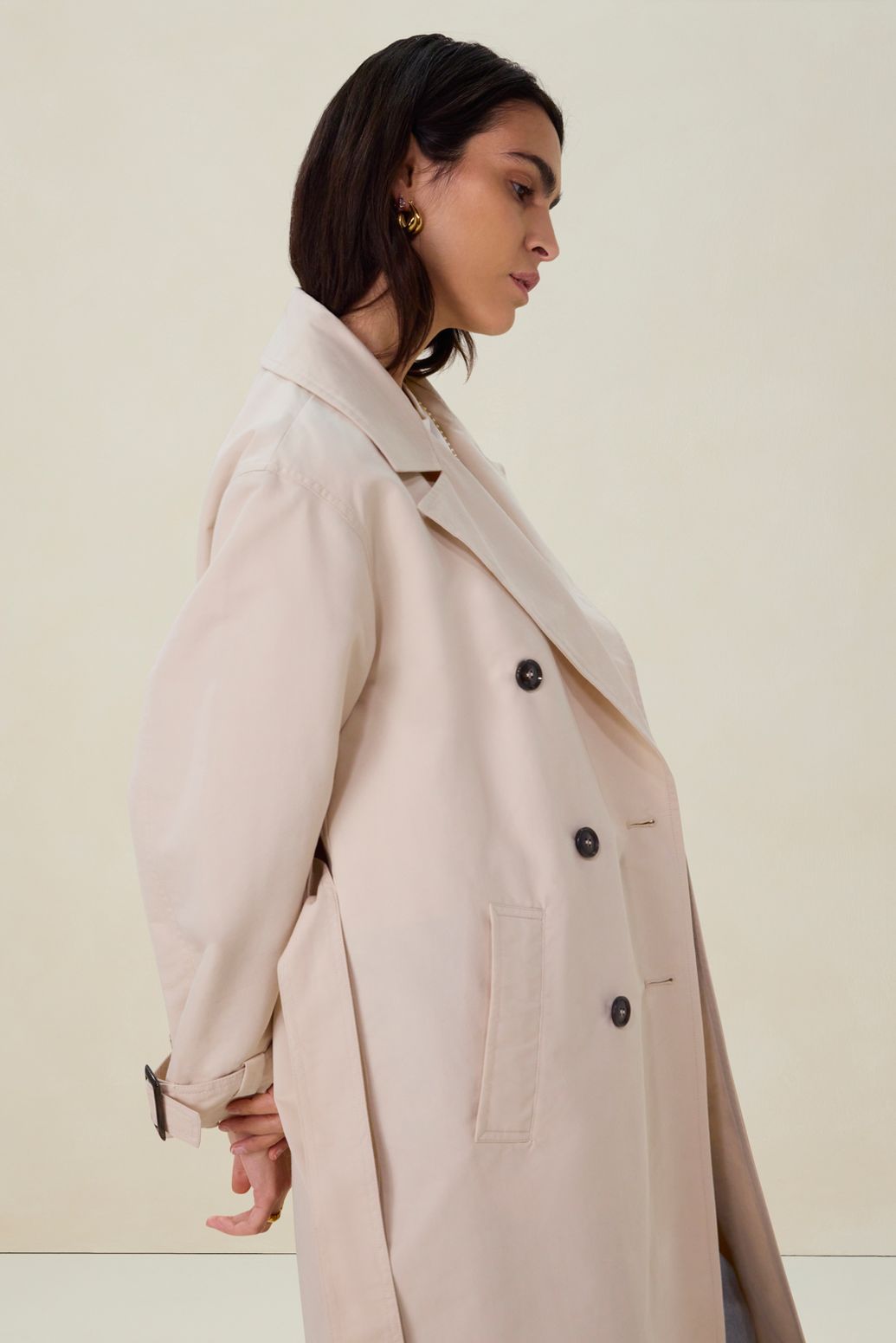 Beige trenchcoat met ceintuur