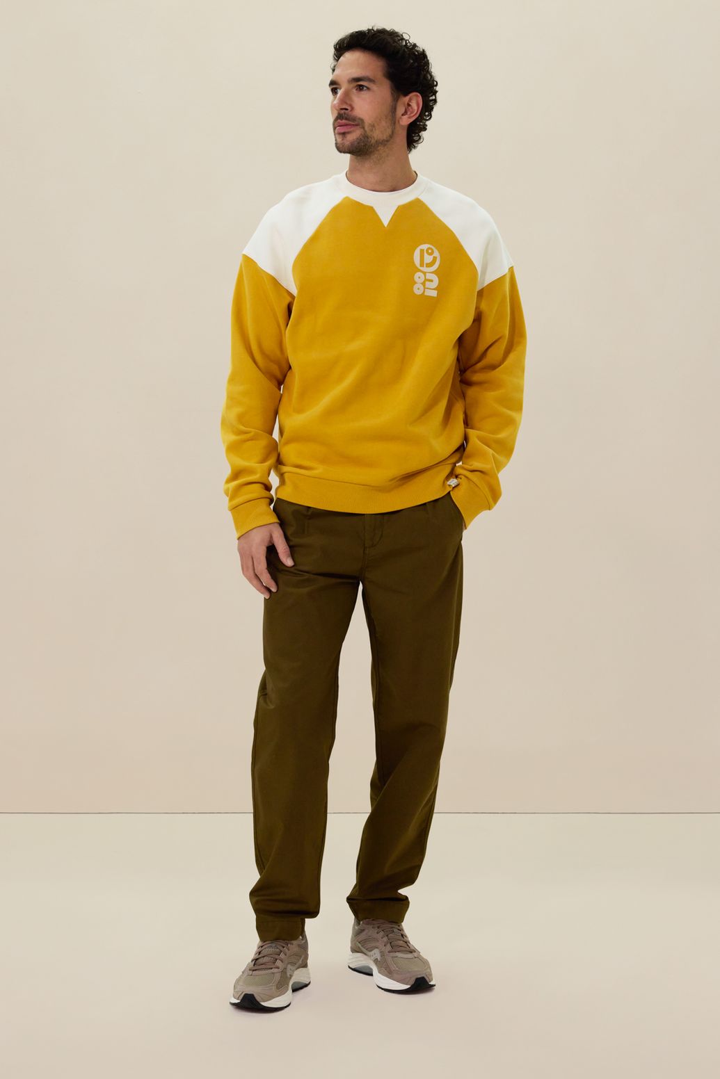 Donkergroene mid-rise chino broek