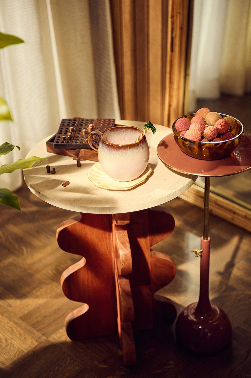 Donkerrode verstelbare bijzettafel