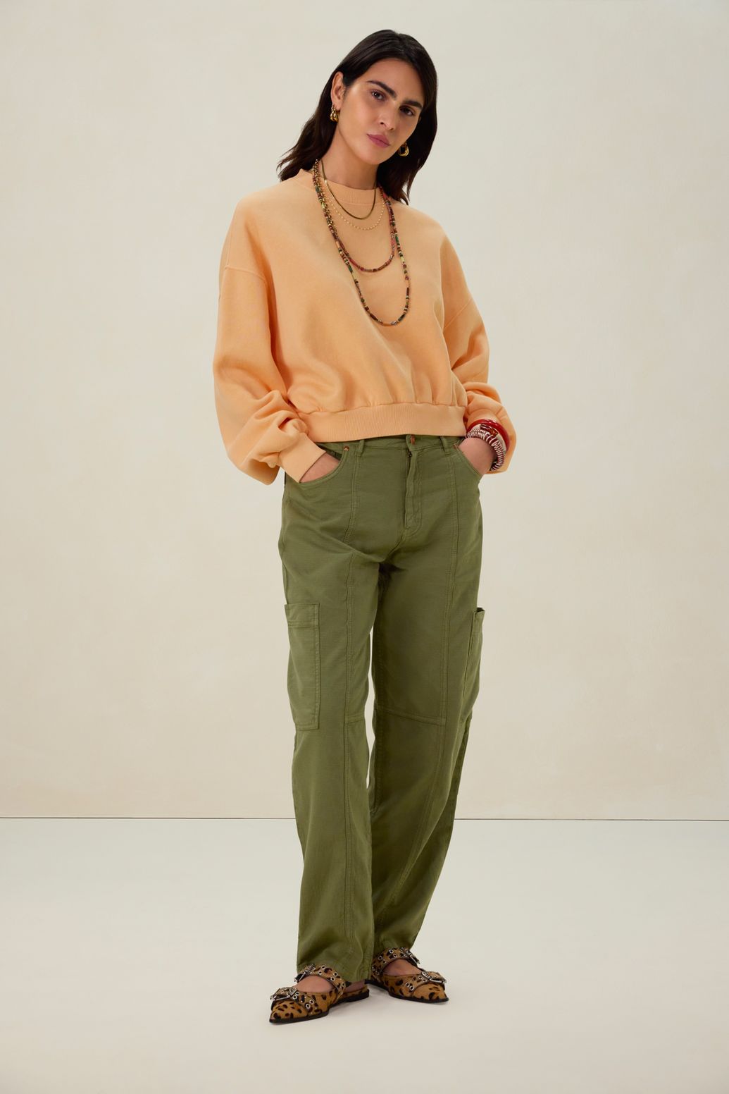 Lichtoranje sweater met pofmouwen