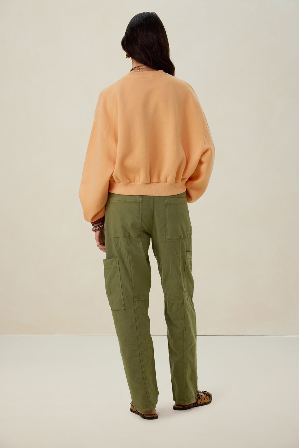 Lichtoranje sweater met pofmouwen