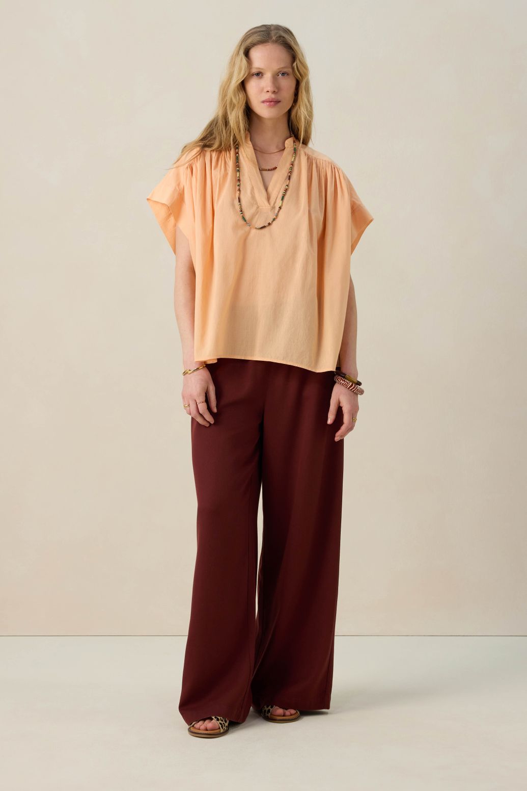 Lichtoranje top met pintuck details