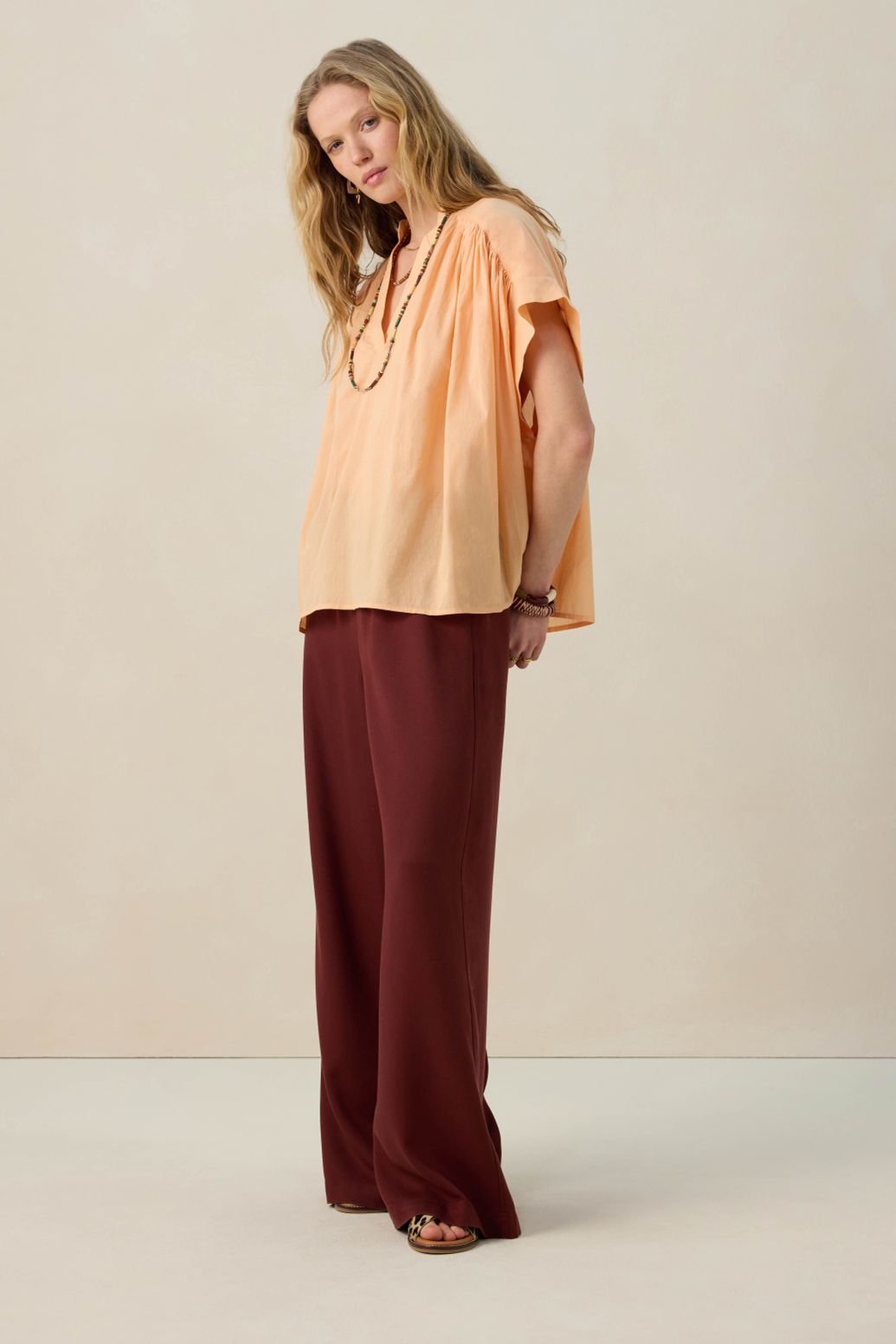 Lichtoranje top met pintuck details