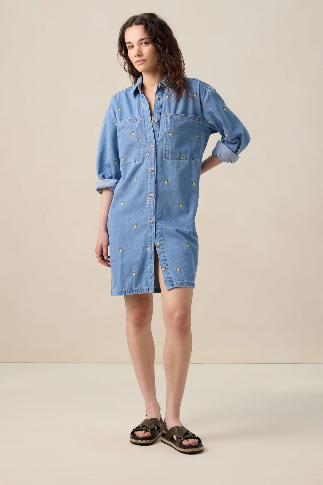 Robe en jean avec broderies - bleu