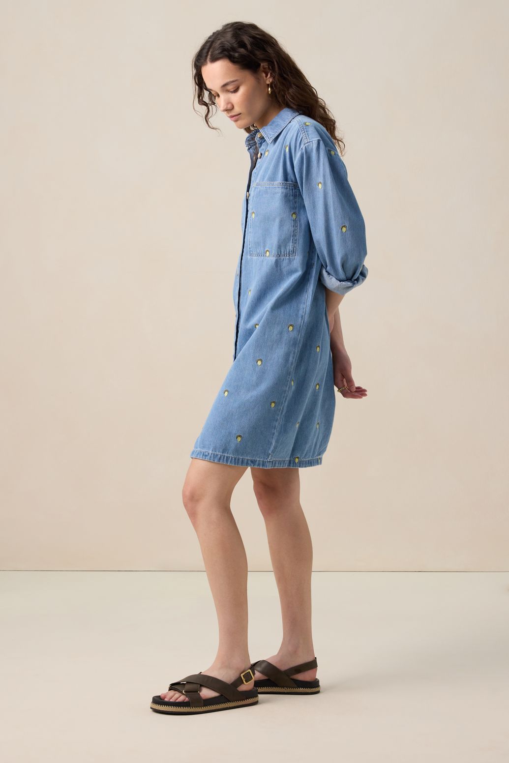 Robe en jean avec broderies - bleu
