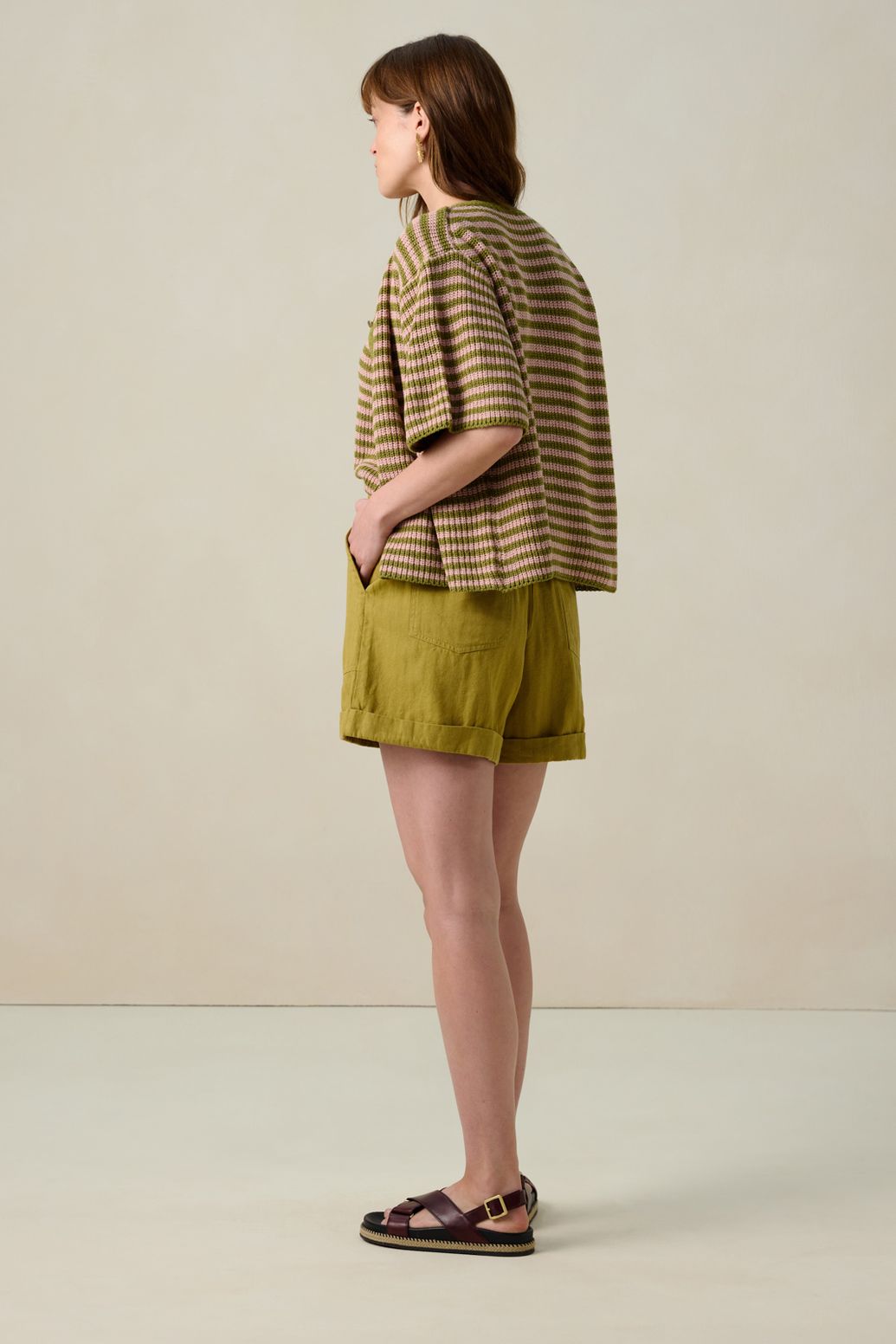 Gestreifte Strickjacke mit kurzem Arm