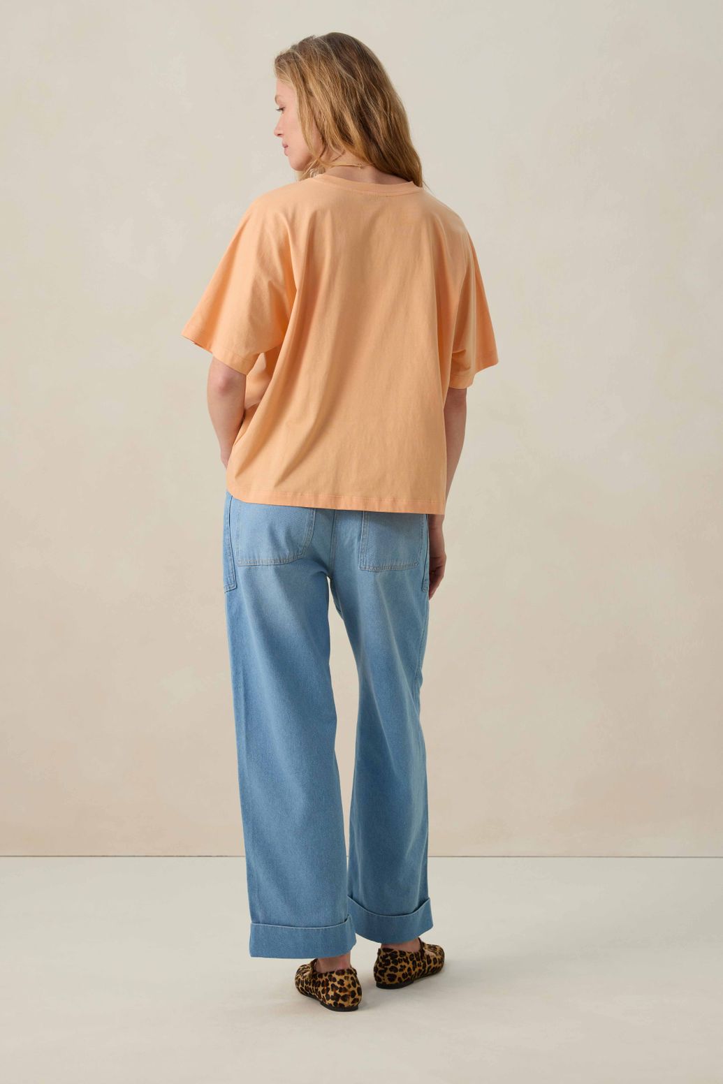 Lichtoranje T-shirt met borstzakje