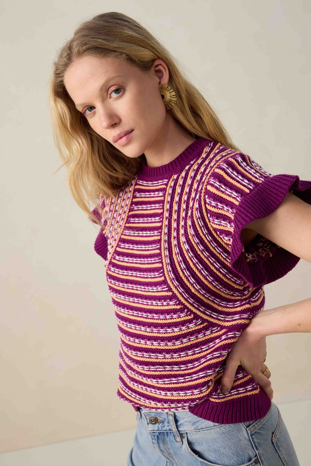 Gestreifter Strickpullover mit kurzem Arm - lila