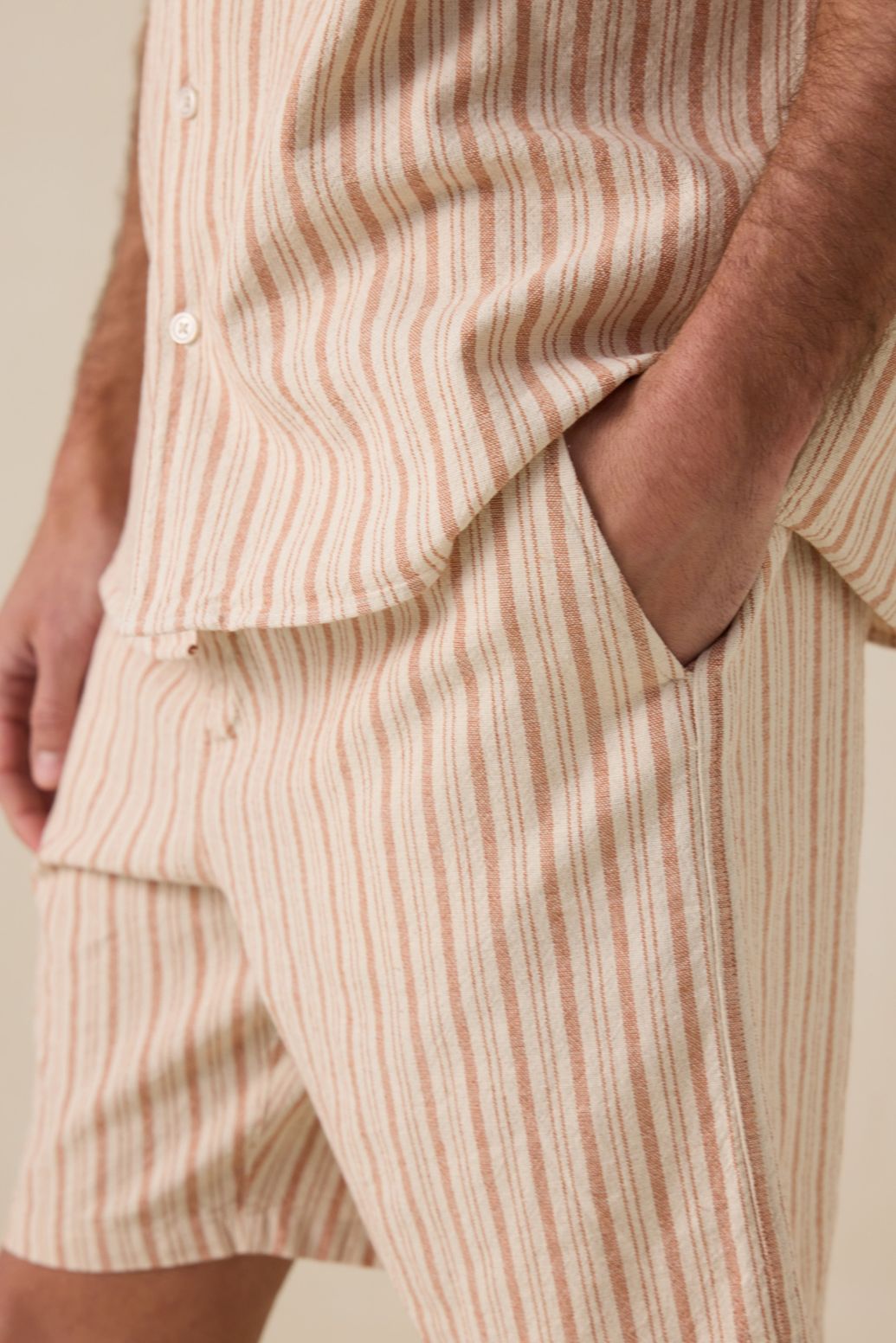 Gestreifte Shorts - orange