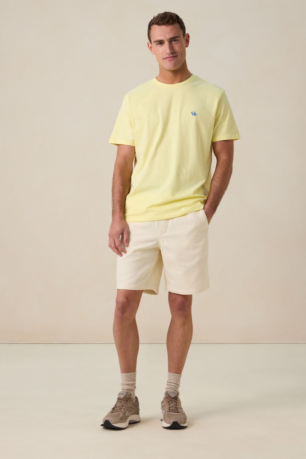 T-Shirt mit Artwork-Print - hellgelb