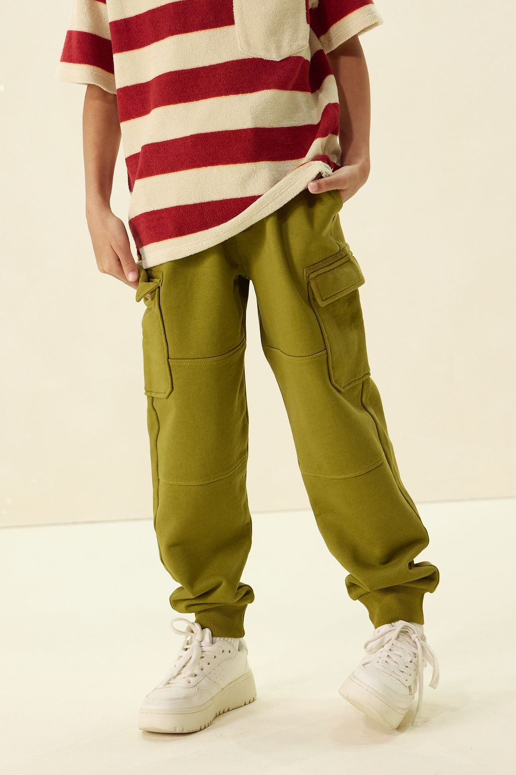 Pantalon de survêtement avec poches plaquées - vert foncé