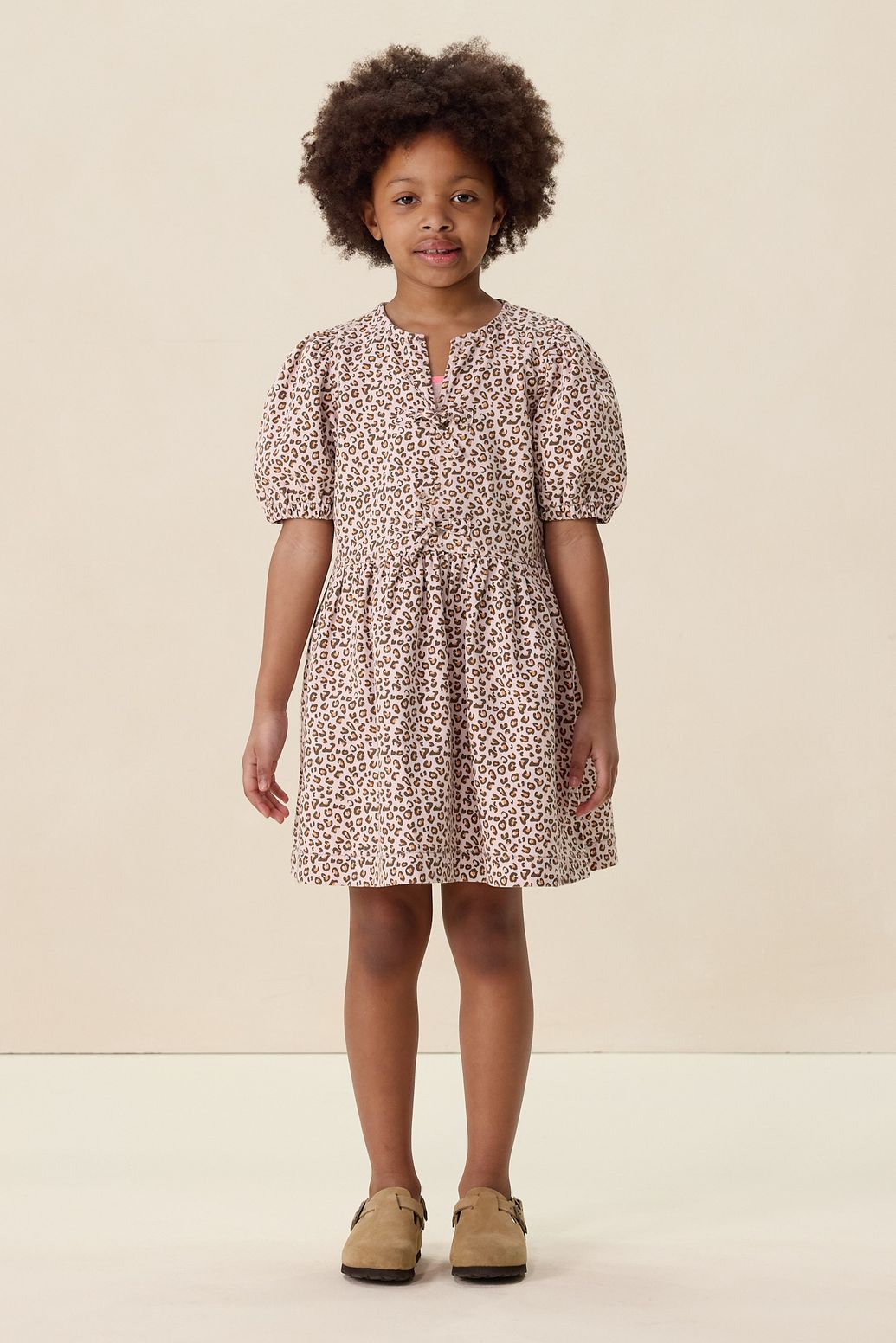 Lichtroze jurk met leopard print