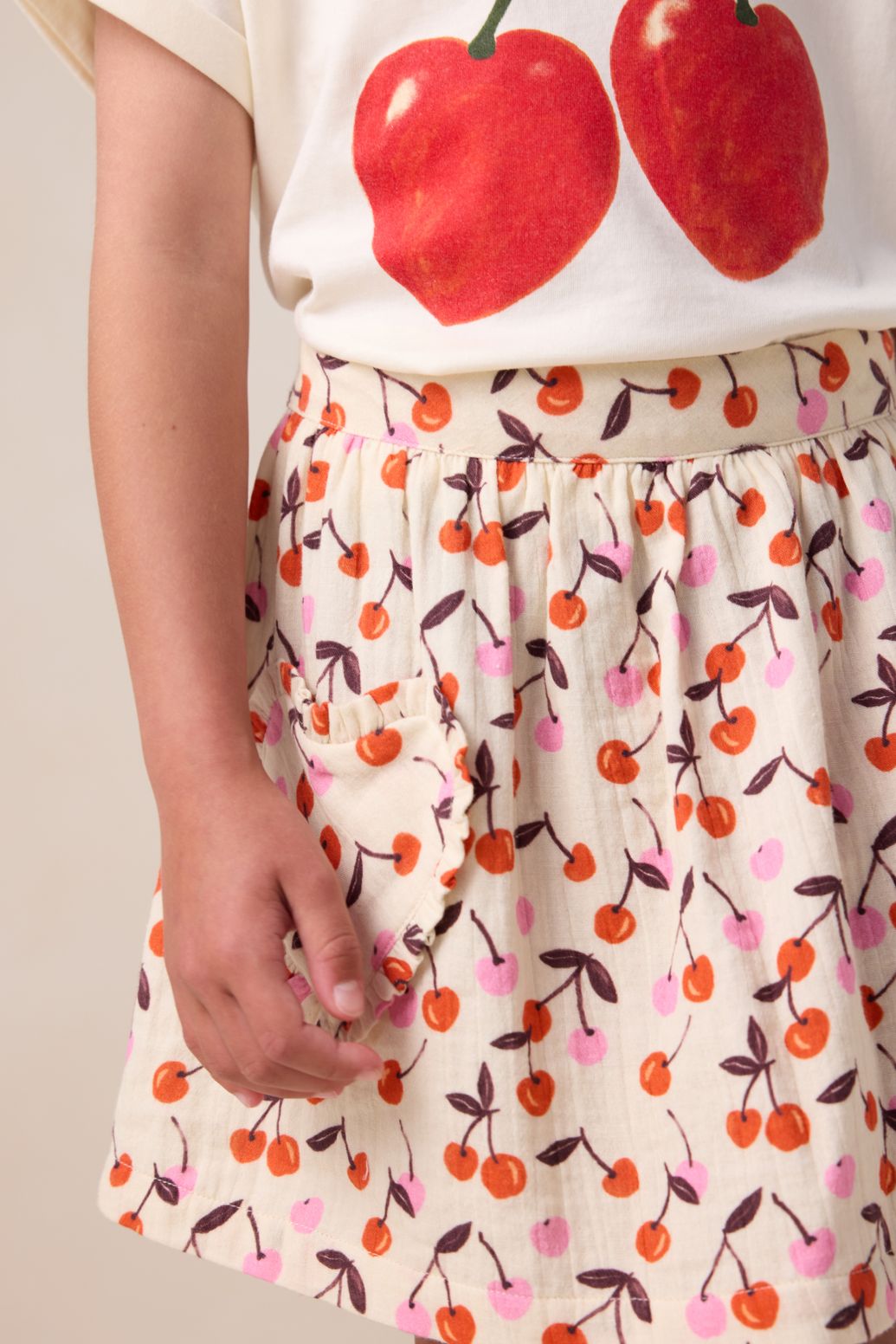 Witte rok met kersen print