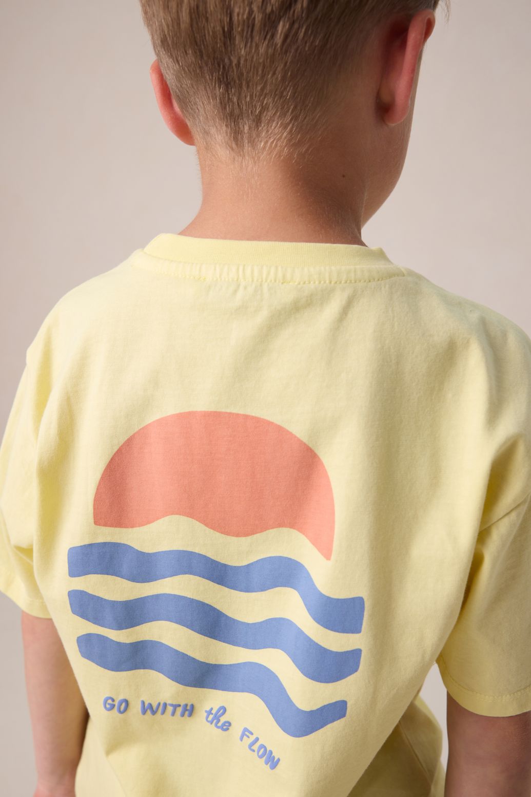 Lichtgeel t-shirt met artwork